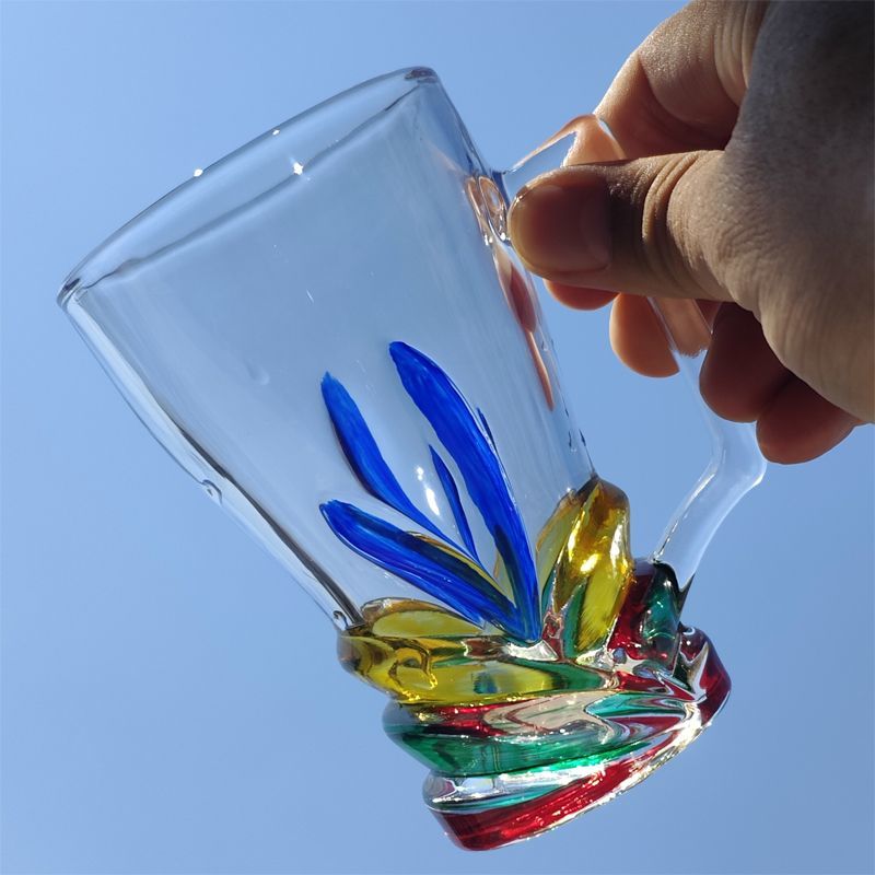 Kleurrijk conceptbierglas met  - Wine Draft Beer recensie en prijs